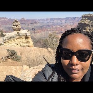 Meet your Posher, Joni